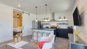 Interior - Carter by Avantstay Sleeps 22 3 Units in Downtown Nashville Rooftop Views (Nashville)