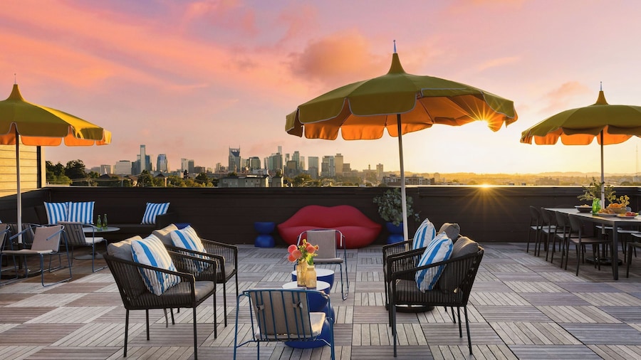 Carter by Avantstay Sleeps 22 3 Units in Downtown Nashville Rooftop Views