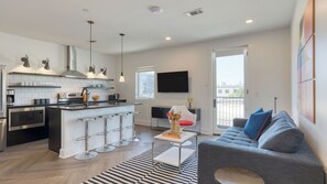 Interior - Carter by Avantstay Sleeps 22 3 Units in Downtown Nashville Rooftop Views (Nashville)