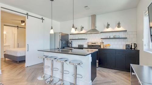 Carter by Avantstay Sleeps 22 3 Units in Downtown Nashville Rooftop Views