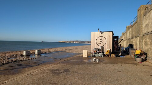 Cozy seaside annexe within a one minute walk of Seaford beach.