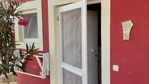 Exterior detail - Studio for 2. *Free Pickup Stella Maris! (Maio)