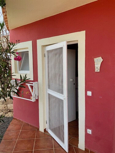Studio for 2. *Free Pickup!* Stella Maris! May.