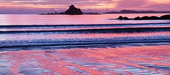 Oakura Beachfront Caravan offers you cheap budget beachfront accommodation