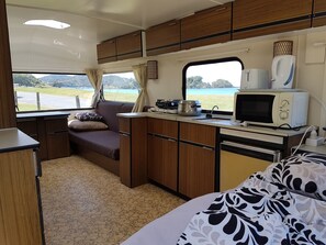 1 bedroom, iron/ironing board, internet, bed sheets