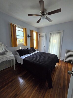 WiFi, bed sheets - Beautiful Park ave area 2BR apt near downtown rochester w/ parking w/d balconies (Rochester)