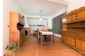 Interior - Sardinia Casa di Nonna Ida 7 rooms + garden+BBQ (Villaputzu)