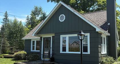 3 bedroom lakeside charmer at Big Platte Lake and near sleeping bear dunes