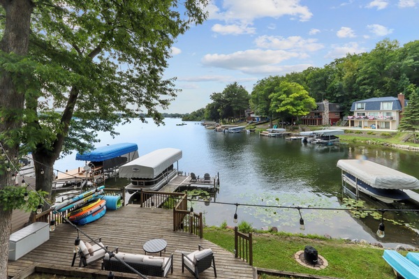 Best lakefront entertaining decks!