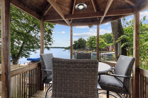 Lauderdale Lakes Lakefront Home, Private Pier, Near Lake Geneva