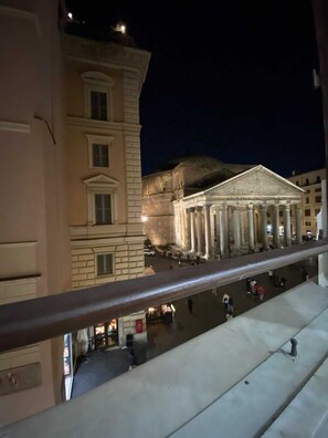 Property grounds - The Window Of The Gods - Pantheon (Roma)