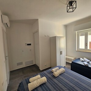 2 bedrooms, WiFi, bed sheets - Hakuna Matata - Cozy Shelter Two Steps from the Beach (Terrasini)