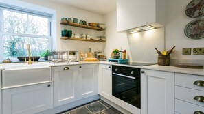 Fridge, microwave, oven, dishwasher - Lon Las - sleeps 4 guests  in 2 bedrooms (Nefyn)