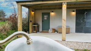 Property grounds - Lon Las - sleeps 4 guests  in 2 bedrooms (Nefyn)