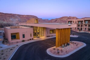 Exterior - Spacious 2-bedroom condo with AC in beautiful Moab (Moab)