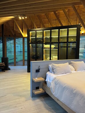 Iron/ironing board, internet, bed sheets - Patagonia 360, come and live a unique experience in the world. (Puerto Murta)