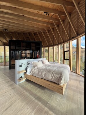 Iron/ironing board, Internet, bed sheets