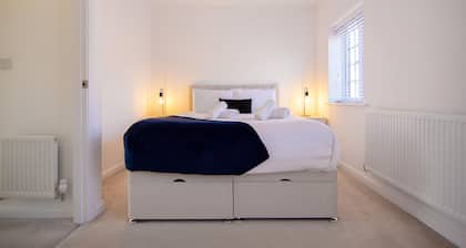 Fantastic House - Near Kempston Town Centre