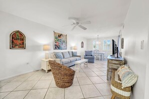 Apartment, Mehrere Betten (Jetty East 106B) | Wohnbereich