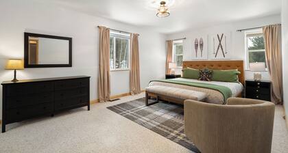 Historic Lodge Sleeps 10 Private Trails