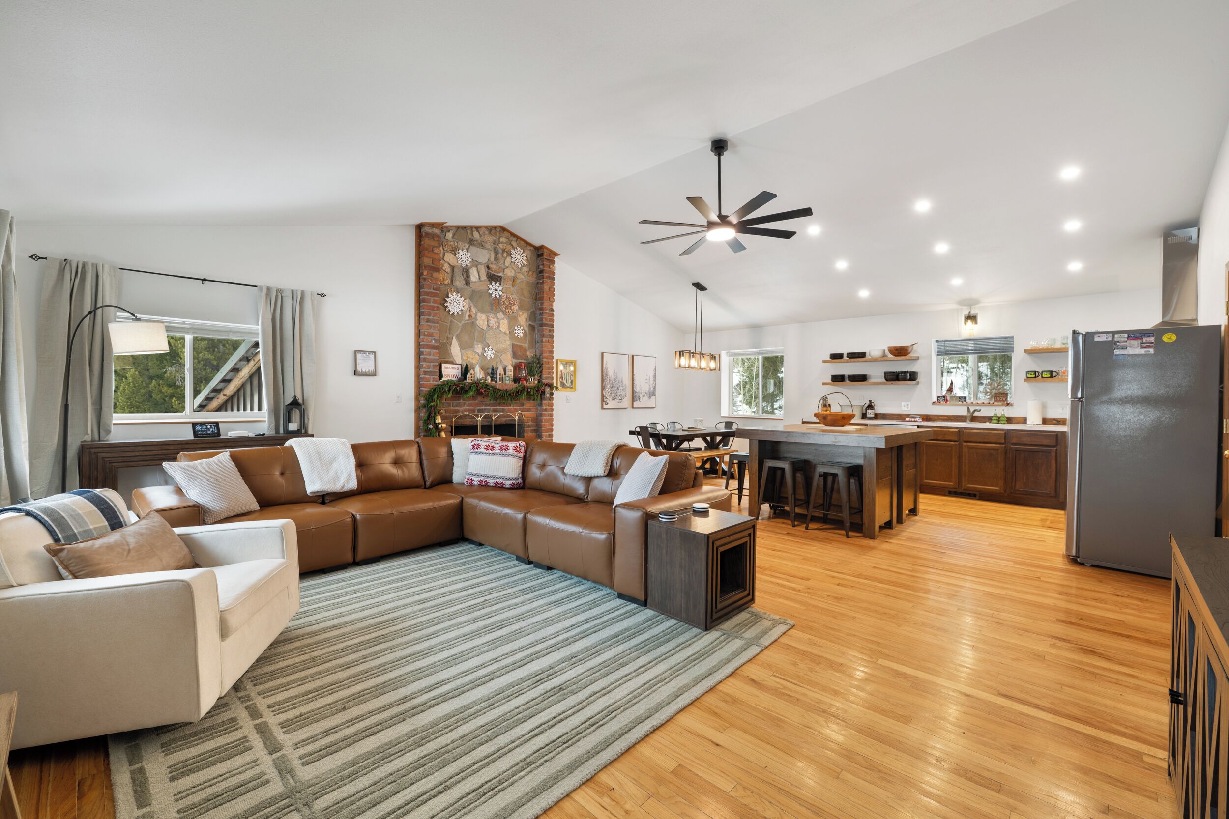 Smart-TV, Kamin, DVD-Player, Tischfußball