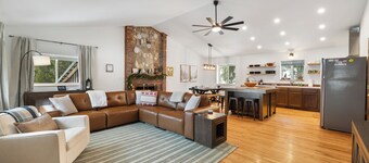 Historic Lodge Sleeps 10 Private Trails