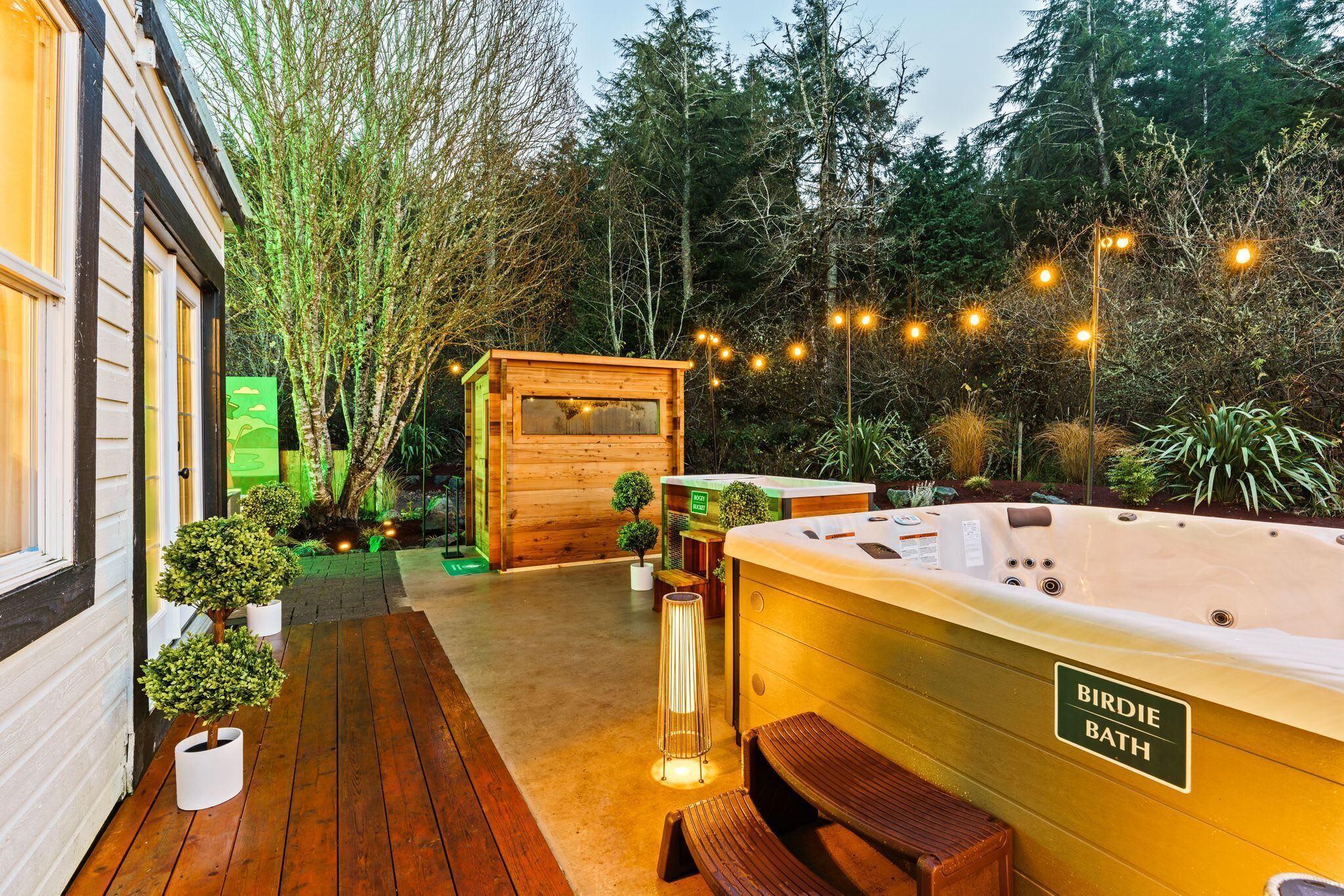 Outdoor spa tub