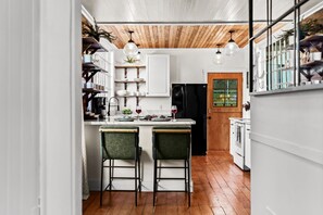 Fridge, microwave, oven, stovetop - The  Linksview Lodge (Bandon)