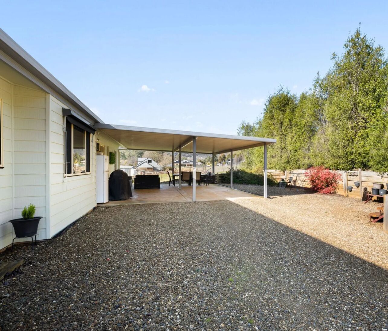 屋外ダイニングエリア