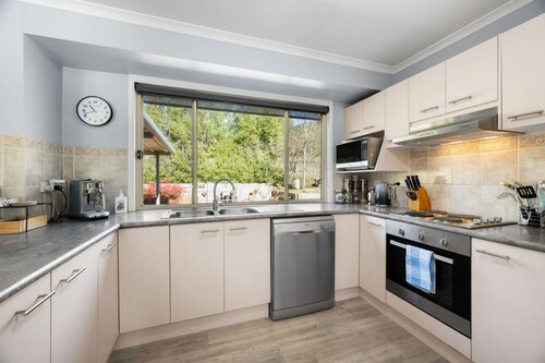 Mystic Mountain Moments - Peaceful self-contained home base for work or get away