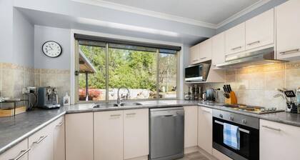 Mystic Mountain Moments - Peaceful self-contained home base for work or get away