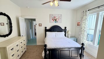 2 bedrooms, desk, iron/ironing board, free WiFi