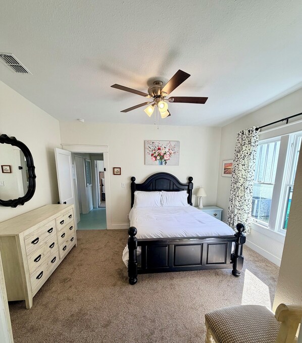 2 habitaciones, escritorio, tabla de planchar con plancha y wifi gratis 