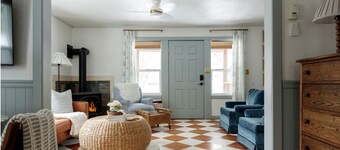 Cozy Cottage Hideaway-Walk to Town & Lake! 
In the Heart of McCall! Oozes charm!