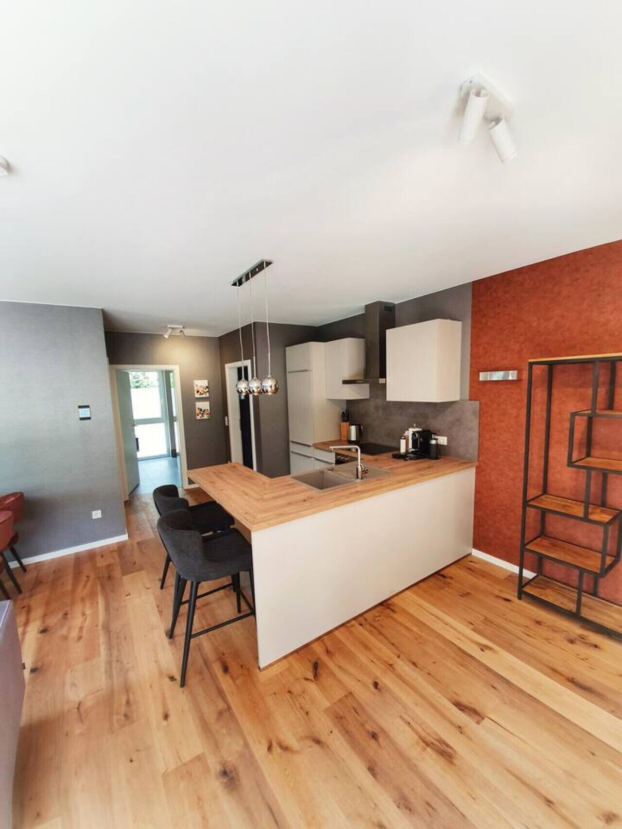 Kühlschrank, Mikrowelle, Ofen, Geschirrspüler