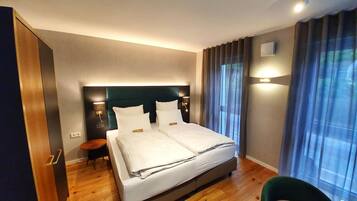 Desk, iron/ironing board, travel cot, WiFi