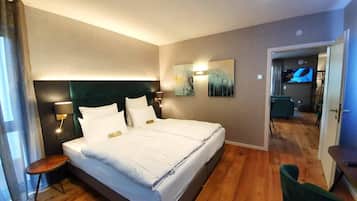 Desk, iron/ironing board, travel cot, WiFi