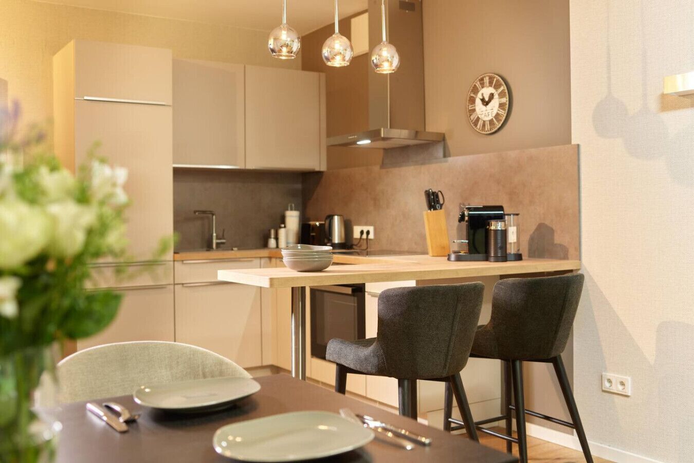 Kühlschrank, Mikrowelle, Ofen, Geschirrspüler