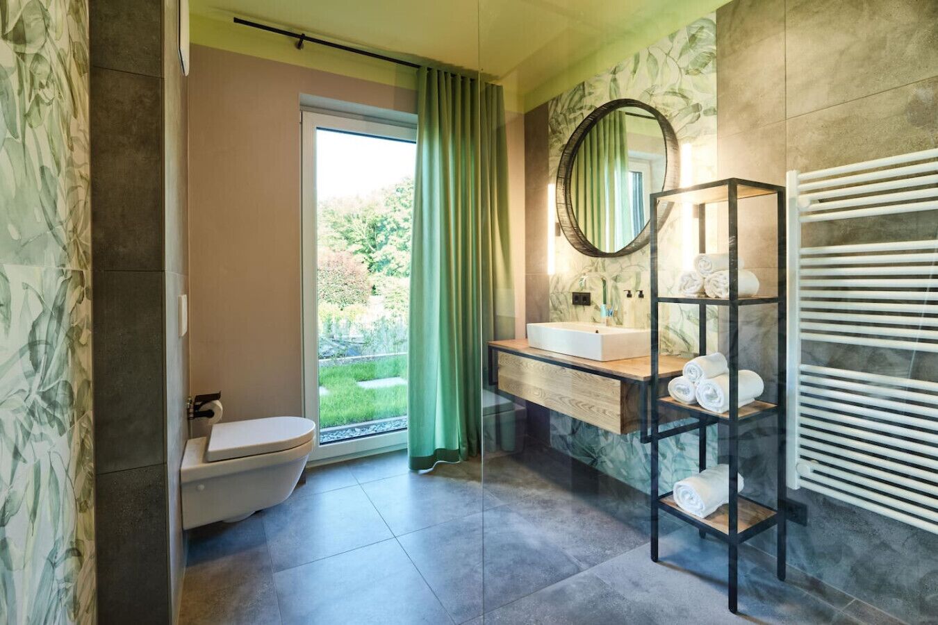 Secador de pelo, toallas