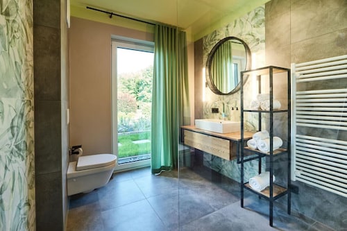 Forstblick-Apartment-Premium-Private Bathroom-Wood