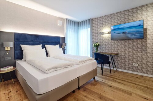 Modern Oak-Apartment-Premium-Private Bathroom