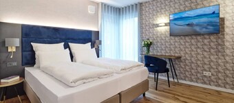 Modern Oak-Apartment-Premium-Private Bathroom