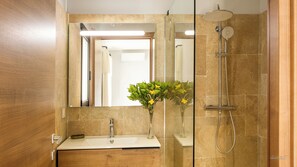 Shower, hair dryer, towels - Villa A Roccia entre mer et montagne avec piscine privée (Sisco)