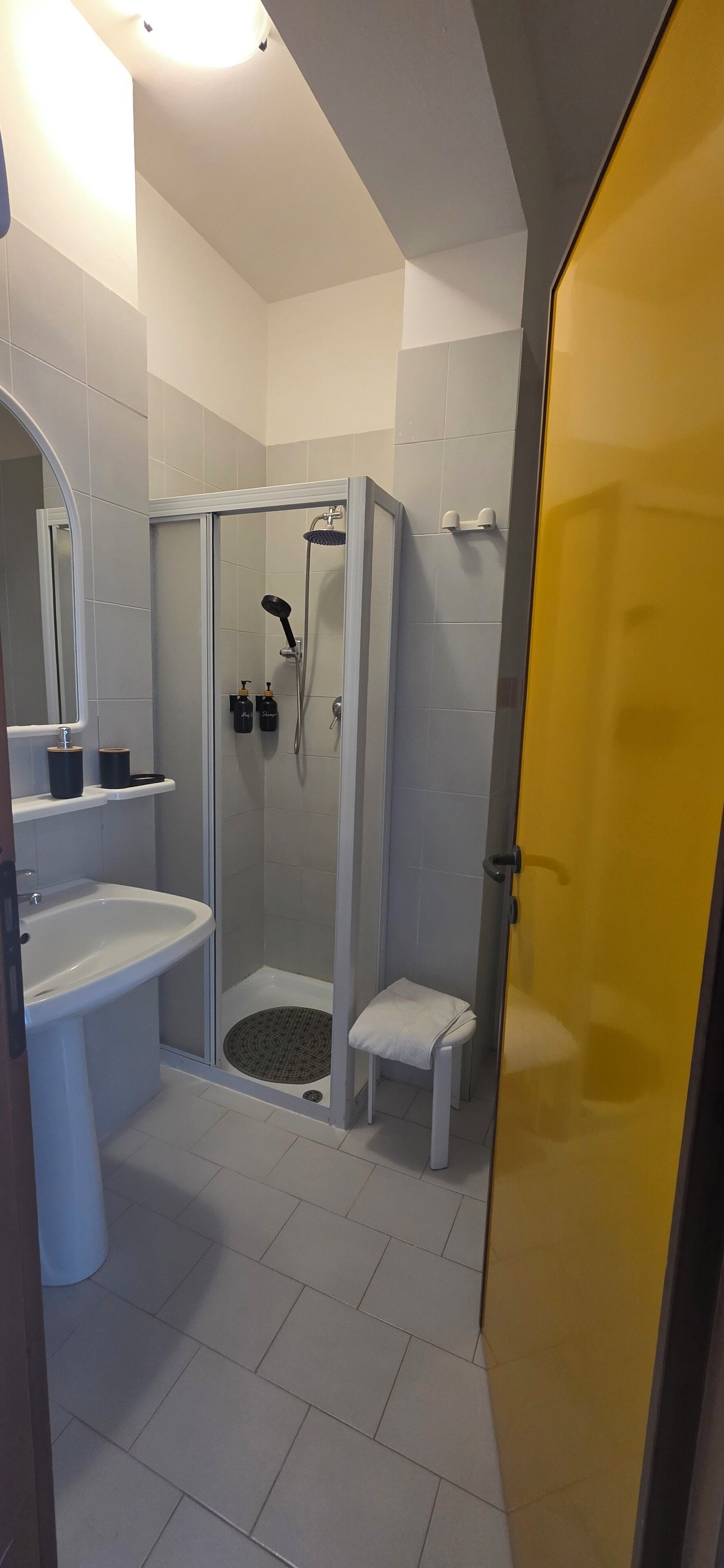 Doccia, asciugacapelli, bidet, asciugamani