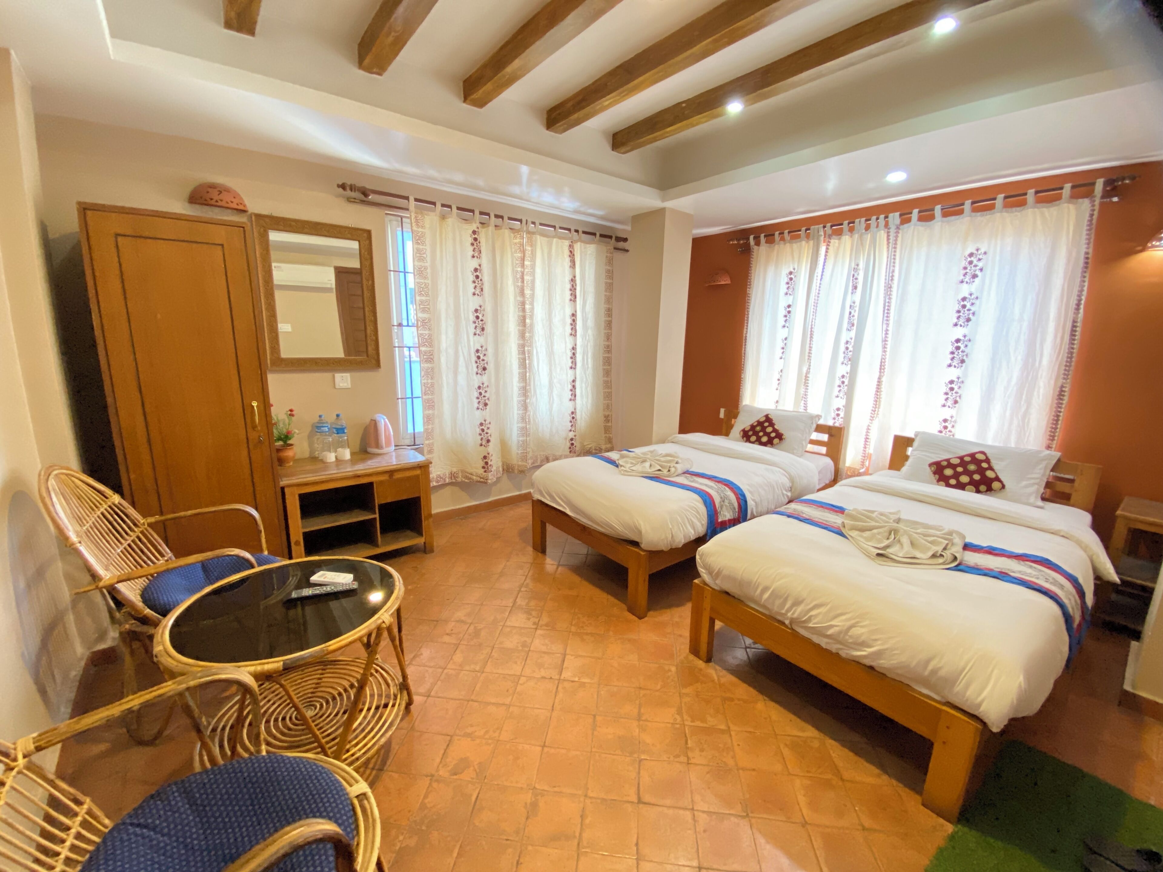 Individuell dekoriert, individuell eingerichtet, Schreibtisch