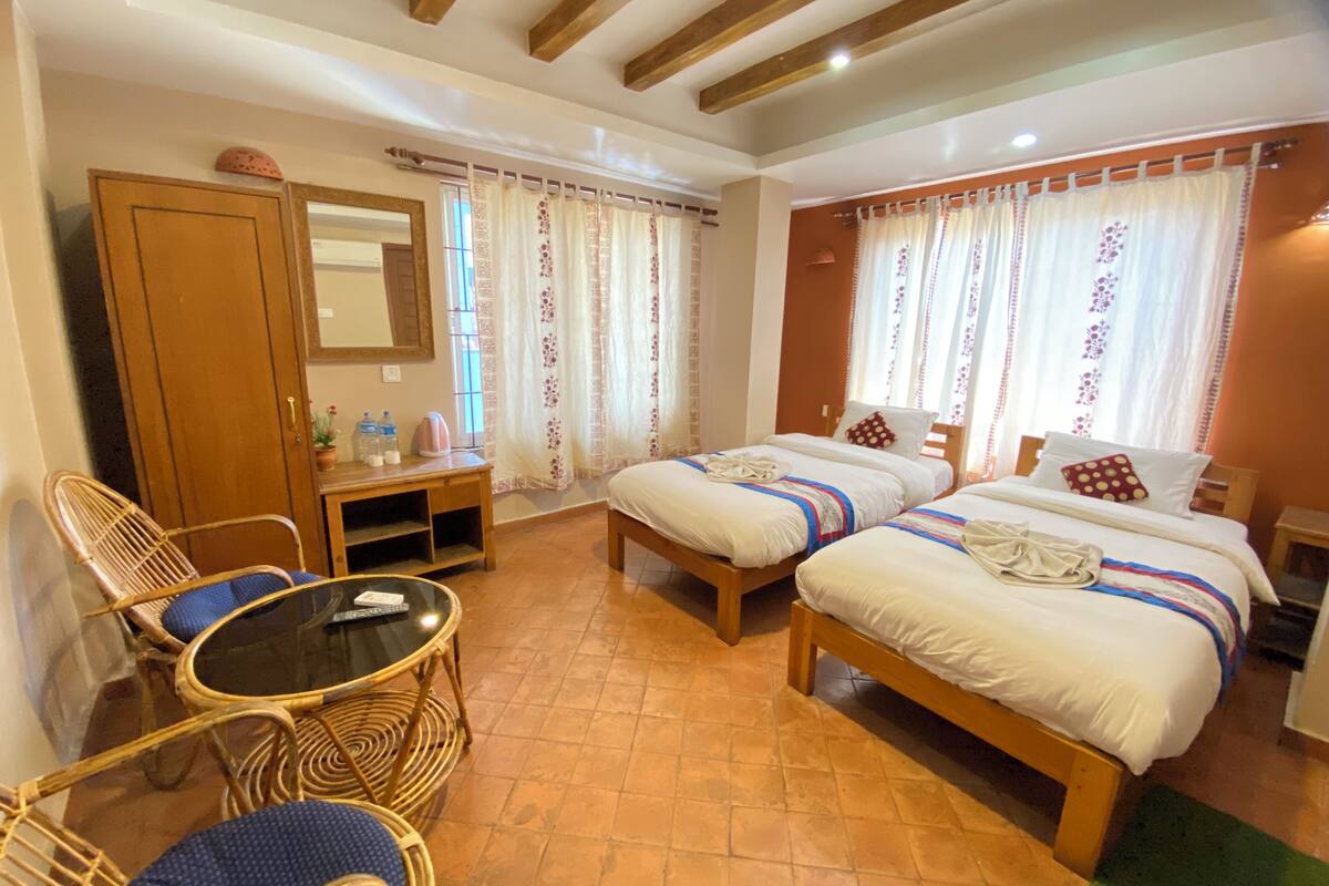 Individuell dekoriert, individuell eingerichtet, Schreibtisch