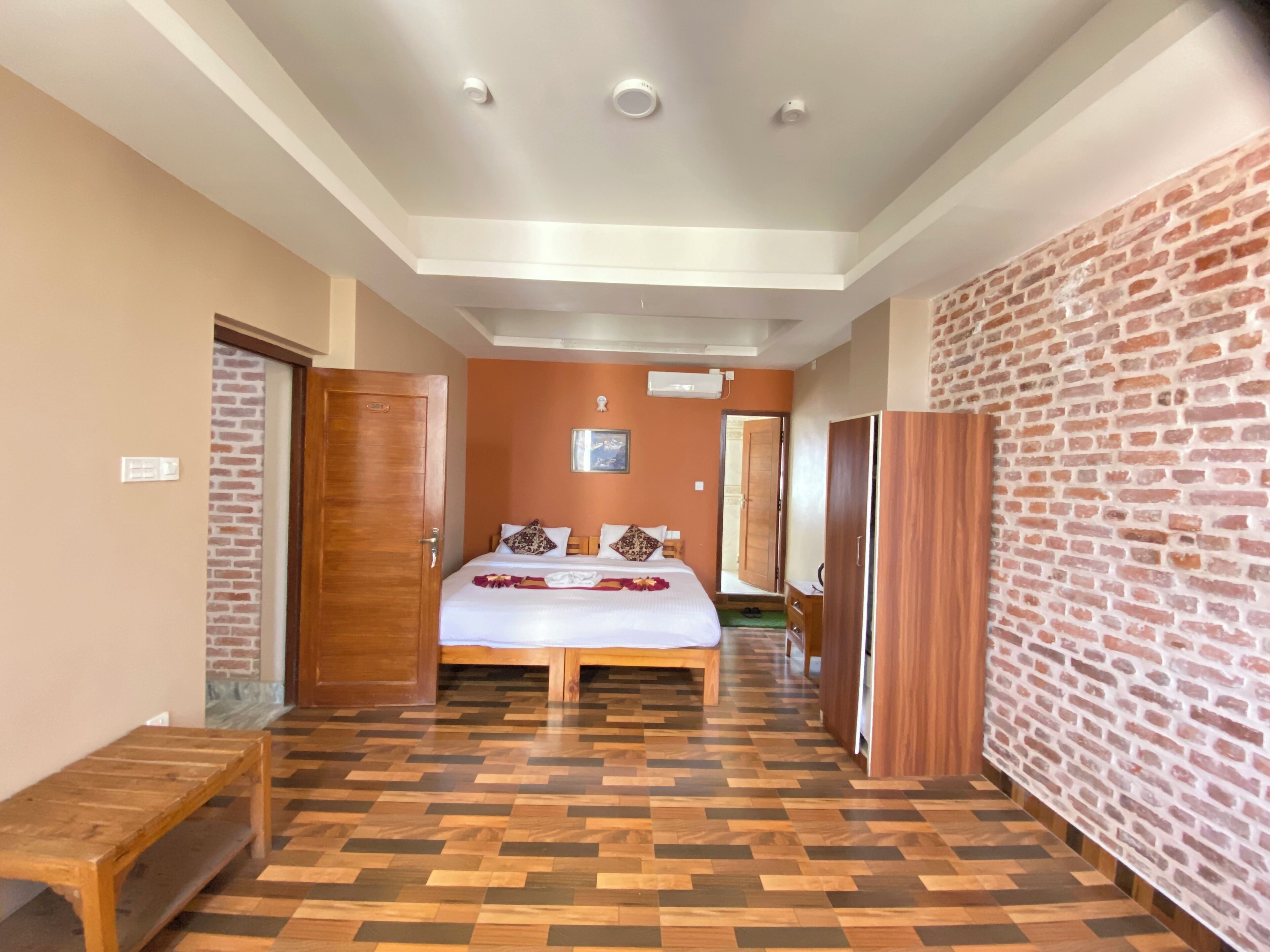 Individually decorated, individually furnished, desk, free WiFi