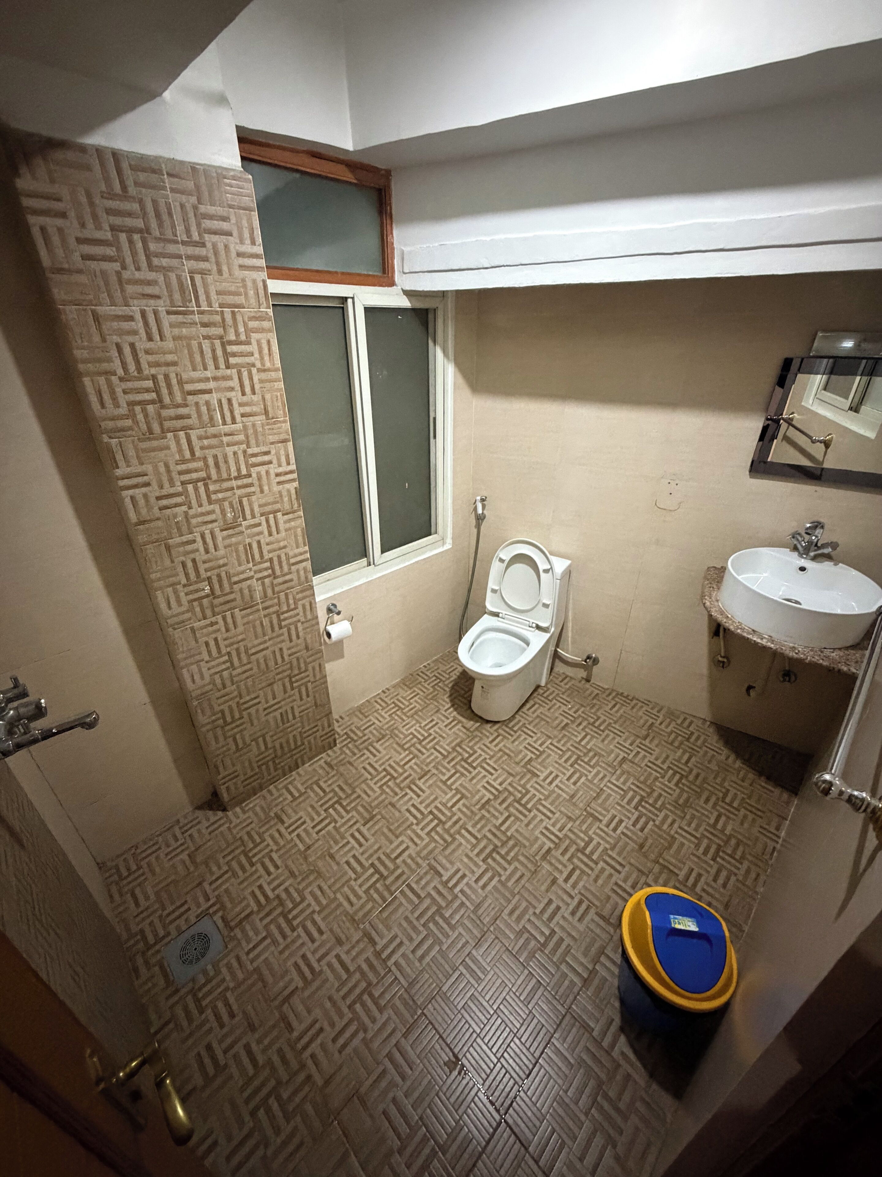 Habitación Deluxe con 1 cama doble o 2 individuales | Baño | Ducha, secador de pelo, toallas y jabón