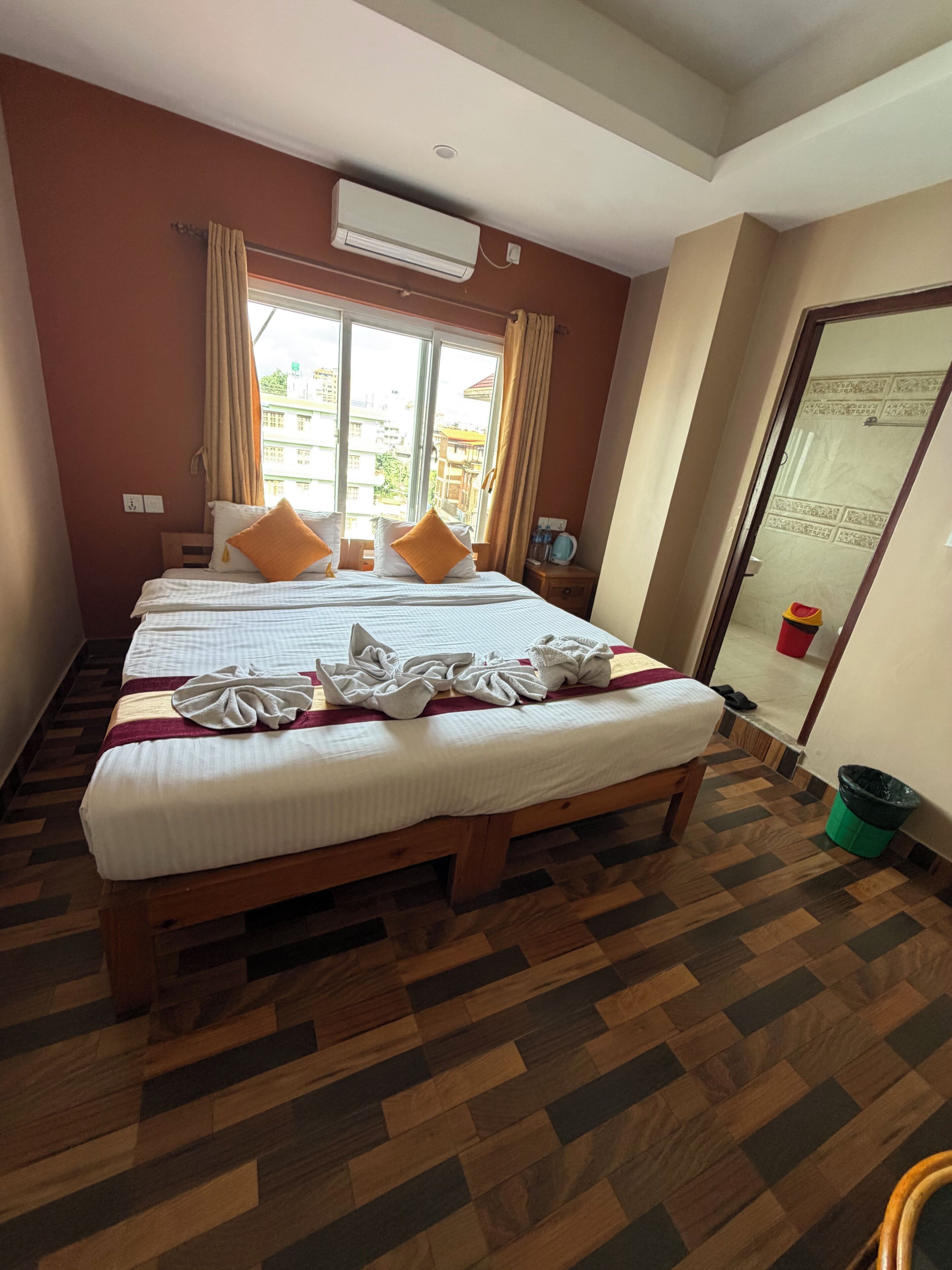 Habitación Deluxe doble | Escritorio, wifi gratis, decoración individual y mobiliario individual