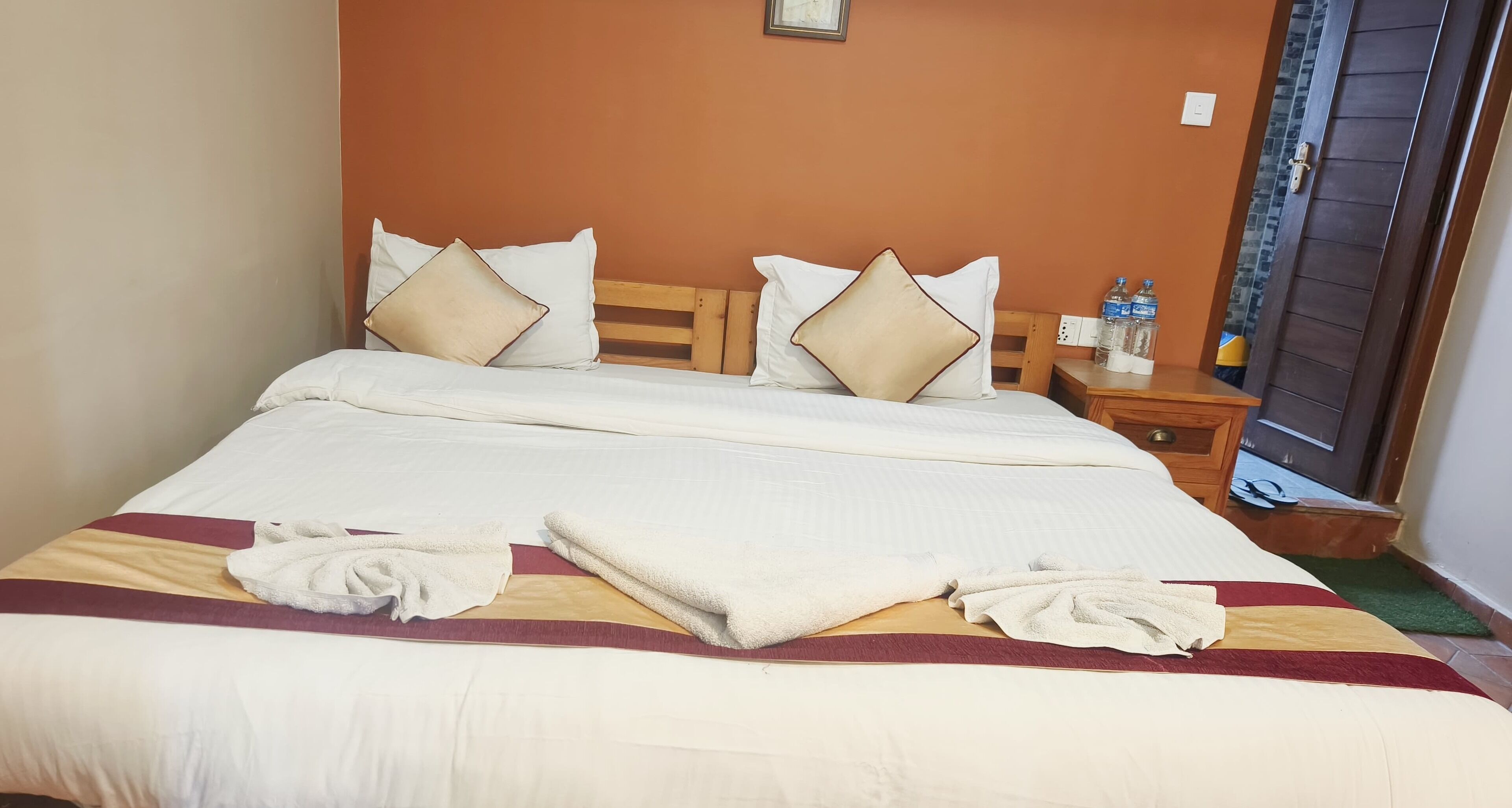 Deluxe-Studiosuite, Balkon, Stadtblick | Individuell dekoriert, individuell eingerichtet, Schreibtisch